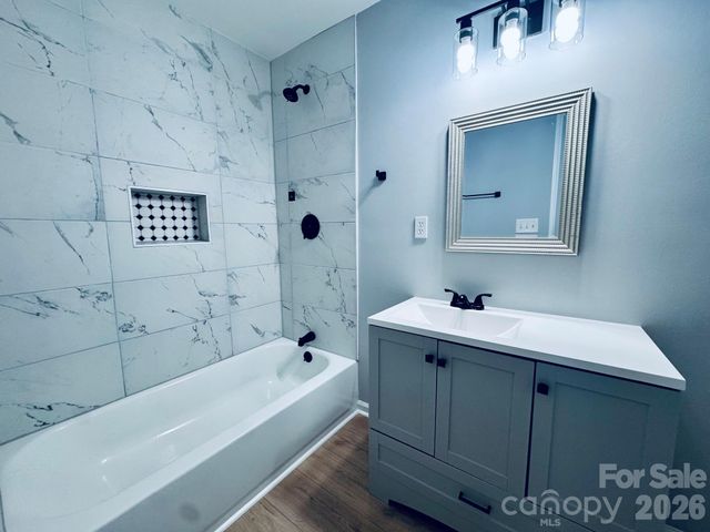 533 Frank Drive, Charlotte, NC 28215