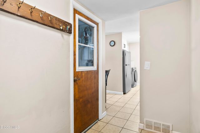 45 Fuller Terrace, Colonie, NY 12205