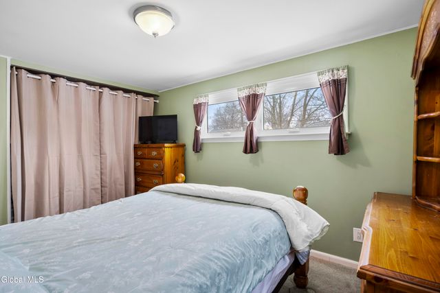 45 Fuller Terrace, Colonie, NY 12205