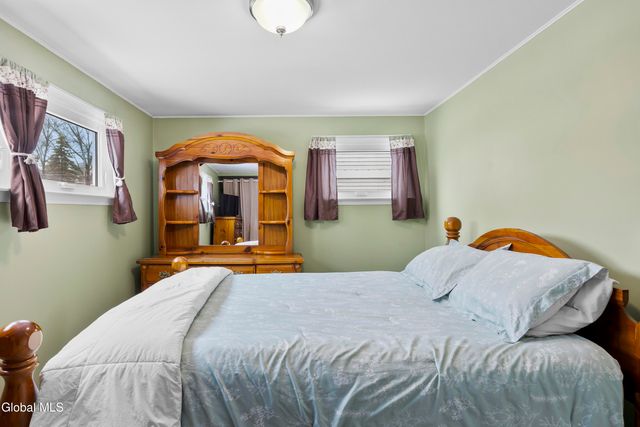 45 Fuller Terrace, Colonie, NY 12205