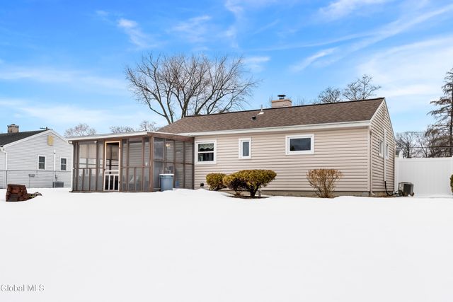 45 Fuller Terrace, Colonie, NY 12205