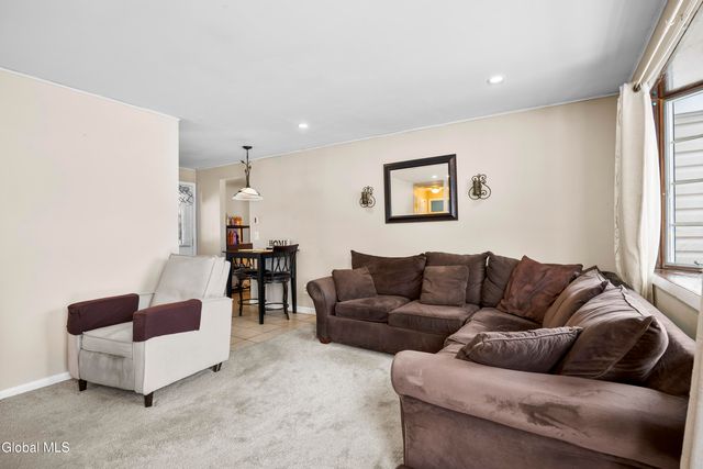 45 Fuller Terrace, Colonie, NY 12205