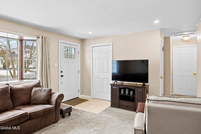 45 Fuller Terrace, Colonie, NY 12205