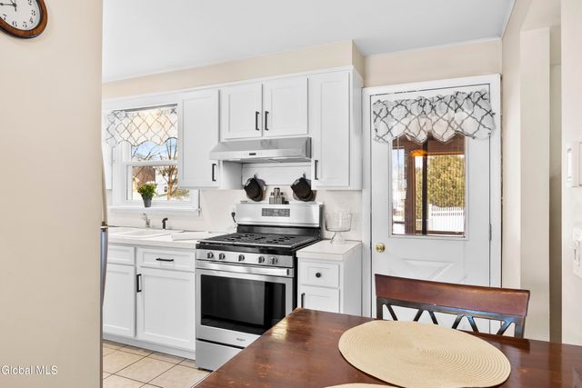 45 Fuller Terrace, Colonie, NY 12205