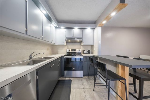 1570 Park Meadows DR 1, Fort Myers, FL 33907