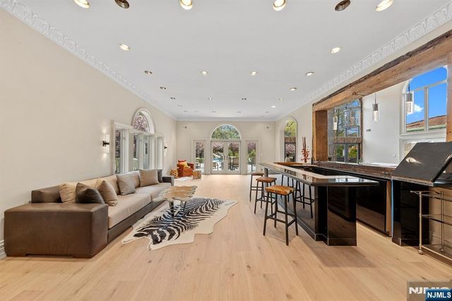 142 Hoover Drive, Cresskill, NJ 07626
