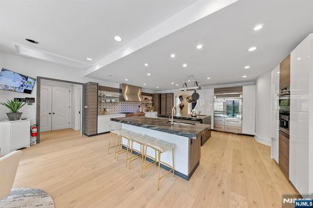 142 Hoover Drive, Cresskill, NJ 07626