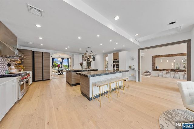 142 Hoover Drive, Cresskill, NJ 07626