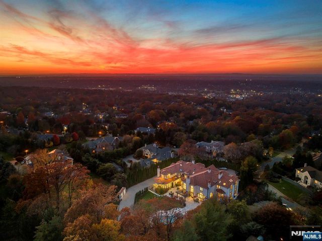 142 Hoover Drive, Cresskill, NJ 07626