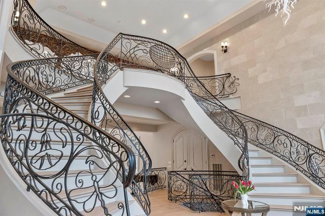 142 Hoover Drive, Cresskill, NJ 07626