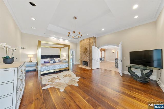 142 Hoover Drive, Cresskill, NJ 07626
