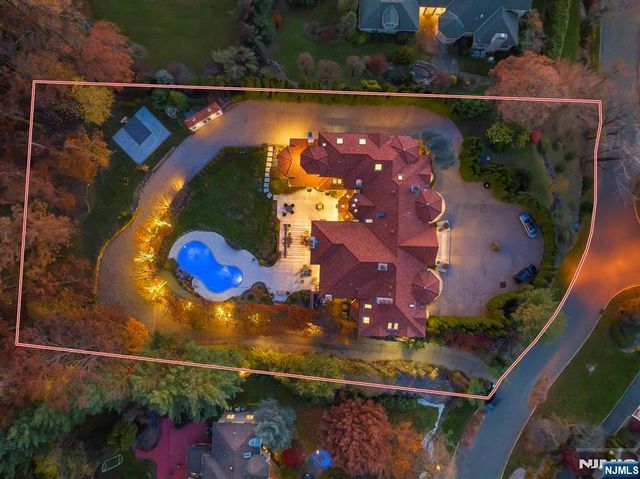 142 Hoover Drive, Cresskill, NJ 07626