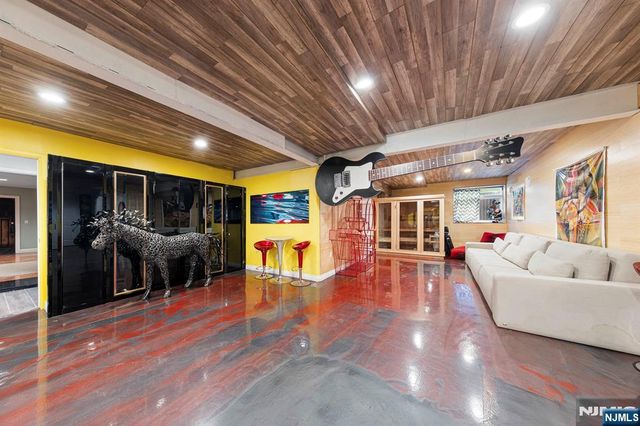 142 Hoover Drive, Cresskill, NJ 07626