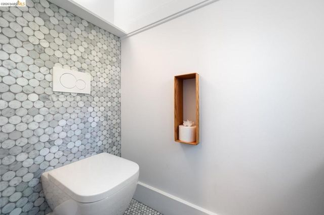 1751 E 38Th St, Oakland, CA 94602