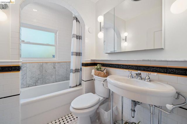 1751 E 38Th St, Oakland, CA 94602