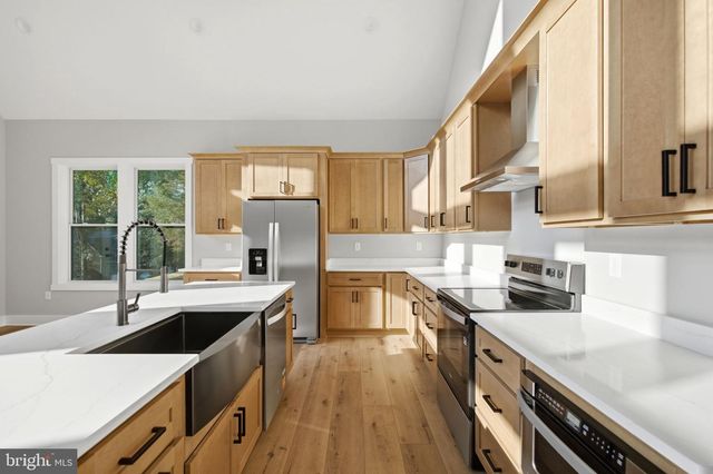 270 COUNTRY RD, Harpers Ferry, WV 25425