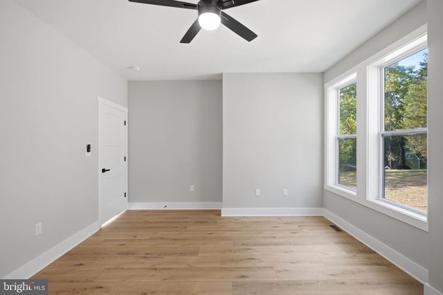 270 COUNTRY RD, Harpers Ferry, WV 25425