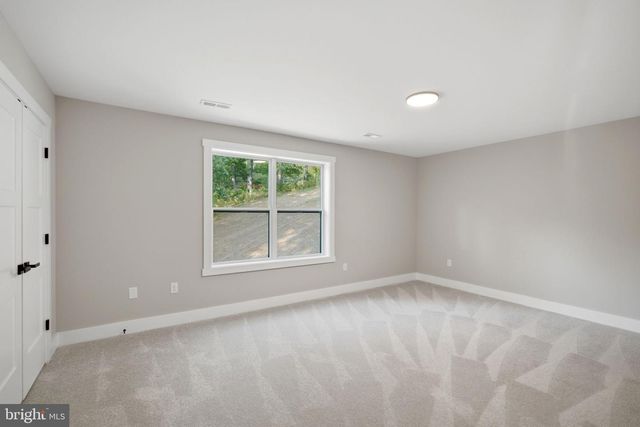 270 COUNTRY RD, Harpers Ferry, WV 25425