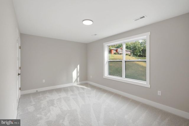 270 COUNTRY RD, Harpers Ferry, WV 25425