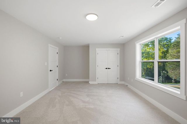 270 COUNTRY RD, Harpers Ferry, WV 25425