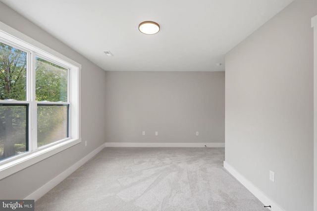 270 COUNTRY RD, Harpers Ferry, WV 25425