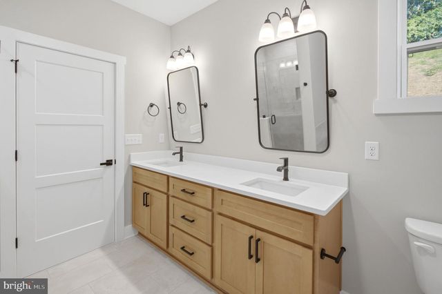 270 COUNTRY RD, Harpers Ferry, WV 25425