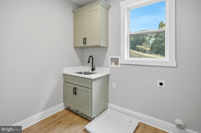 270 COUNTRY RD, Harpers Ferry, WV 25425
