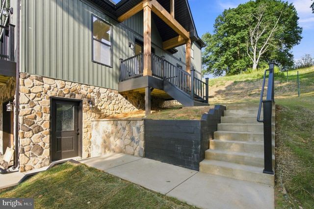 270 COUNTRY RD, Harpers Ferry, WV 25425