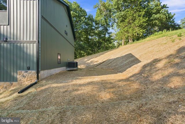270 COUNTRY RD, Harpers Ferry, WV 25425