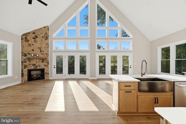270 COUNTRY RD, Harpers Ferry, WV 25425