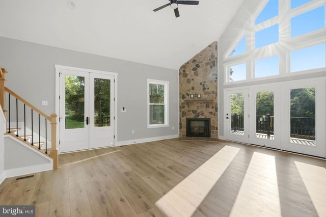 270 COUNTRY RD, Harpers Ferry, WV 25425