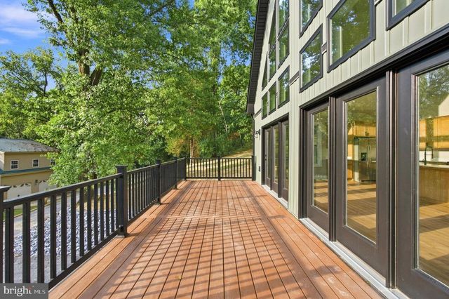 270 COUNTRY RD, Harpers Ferry, WV 25425