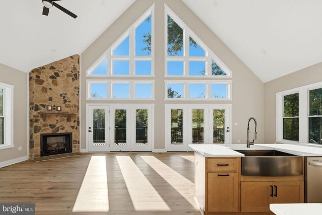 270 COUNTRY RD, Harpers Ferry, WV 25425