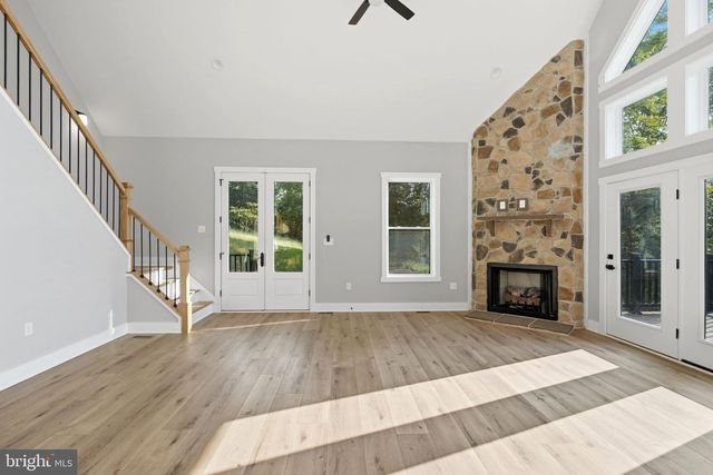 270 COUNTRY RD, Harpers Ferry, WV 25425