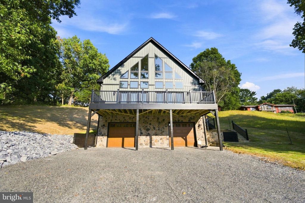 270 COUNTRY RD, Harpers Ferry, WV 25425