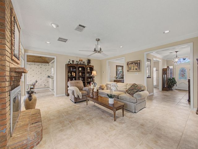 524 Estate Drive, Grand Prairie, TX 75052