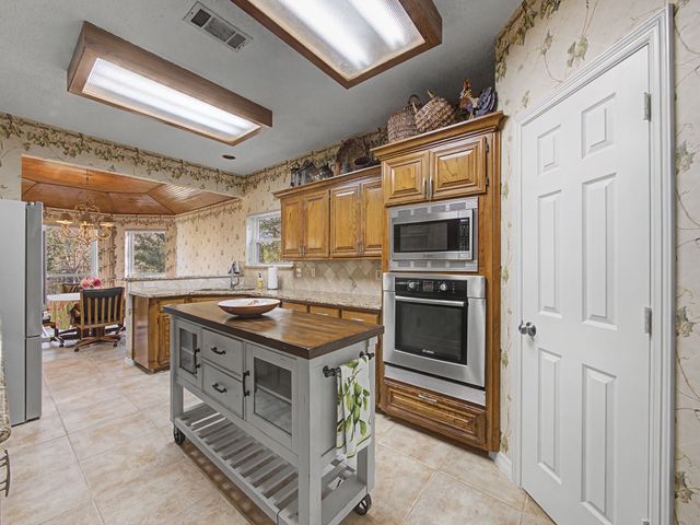 524 Estate Drive, Grand Prairie, TX 75052