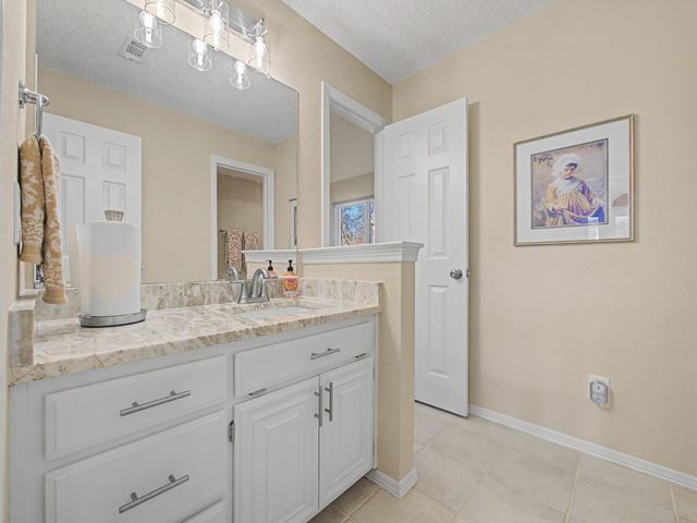 524 Estate Drive, Grand Prairie, TX 75052