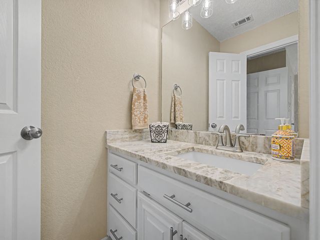 524 Estate Drive, Grand Prairie, TX 75052