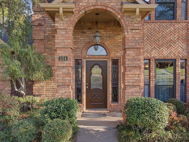 524 Estate Drive, Grand Prairie, TX 75052