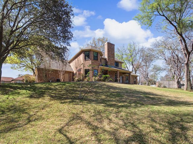 524 Estate Drive, Grand Prairie, TX 75052