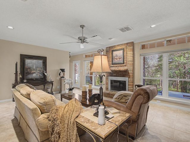 524 Estate Drive, Grand Prairie, TX 75052