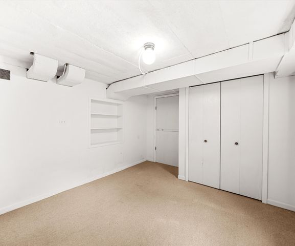 601 Cressfield Lane, Ann Arbor, MI 48103