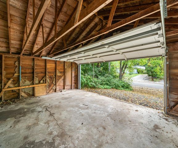 601 Cressfield Lane, Ann Arbor, MI 48103