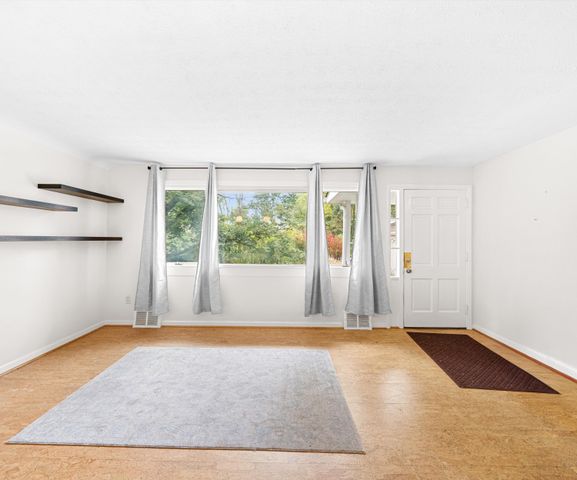 601 Cressfield Lane, Ann Arbor, MI 48103