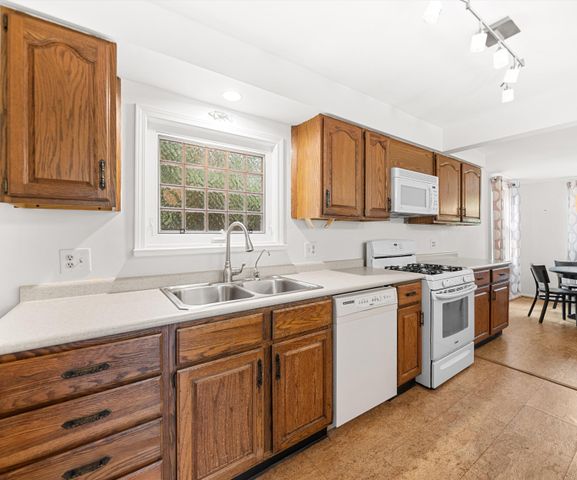 601 Cressfield Lane, Ann Arbor, MI 48103