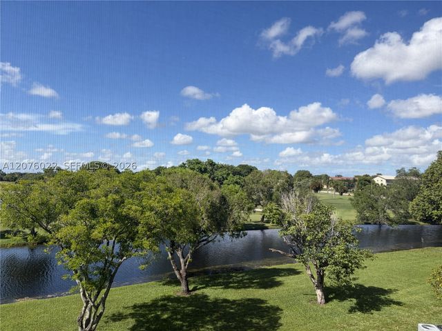 13155 SW 7th Ct 302E, Pembroke Pines, FL 33027