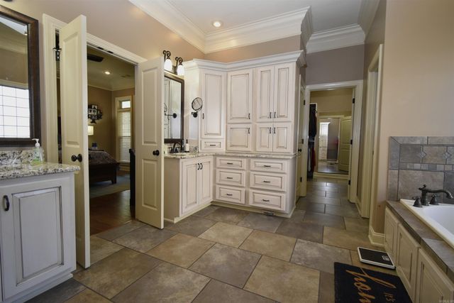 3321 Prestwick Cir, Jonesboro, AR 72405