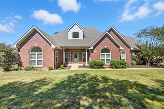 2105 W Crawford Street, Denison, TX 75020
