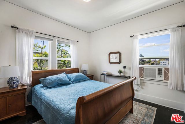 1120 W Edgeware Road, Los Angeles, CA 90026